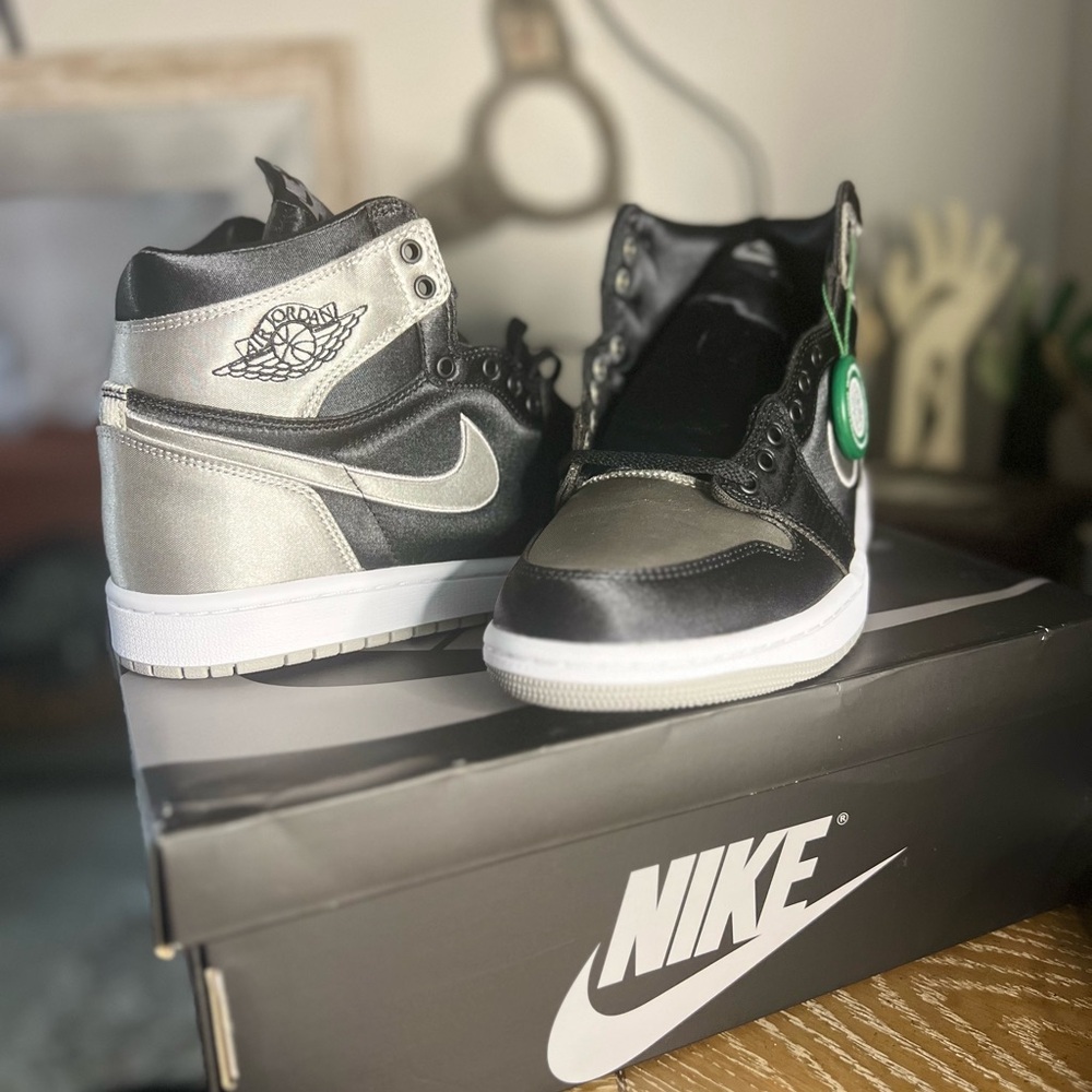 Air Jordan 1 Retro High OG Satin Shadows